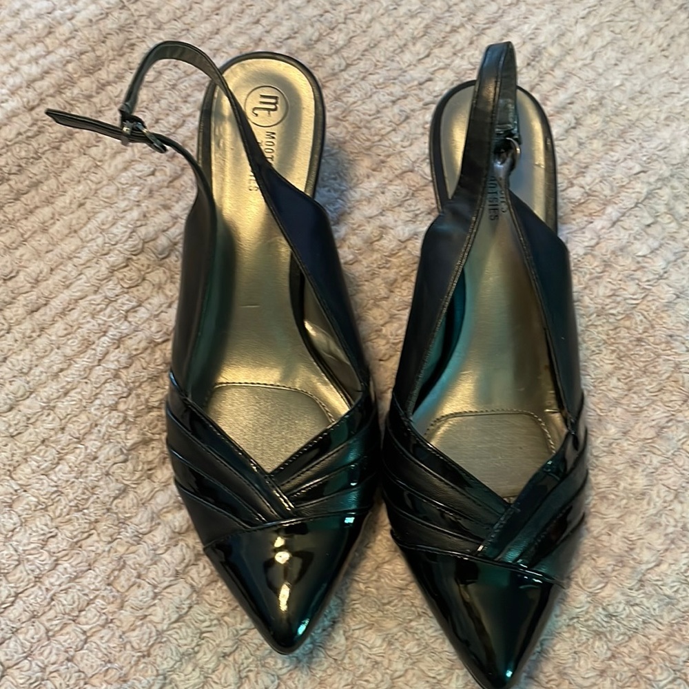 Color:black inside color:gray size:9 brand: mootsies tootsies womens shoes